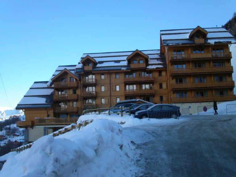 Batiment principal des chalets de la vallee d'Or